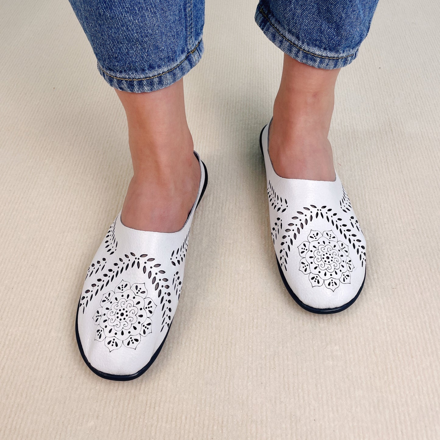 🔥49% OFF - Casual All-match Hollow Slippers