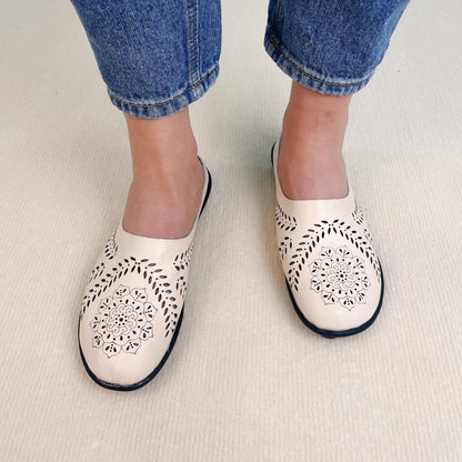 🔥49% OFF - Casual All-match Hollow Slippers
