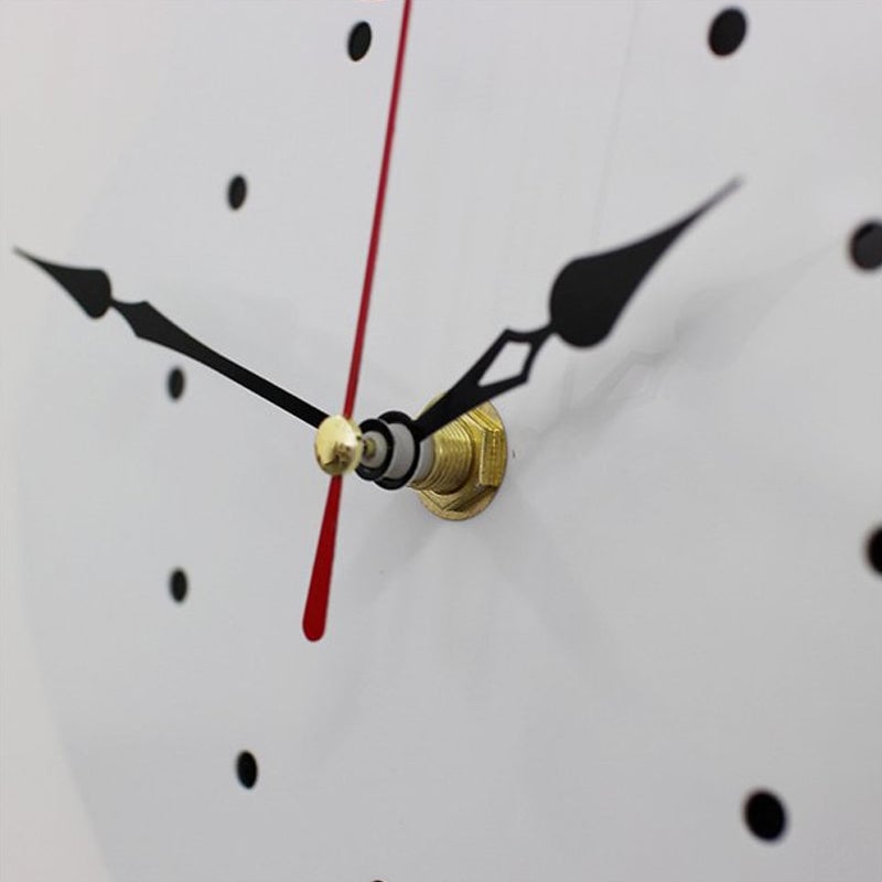 aldorian™-Nordic cat with wagging tail wall clock